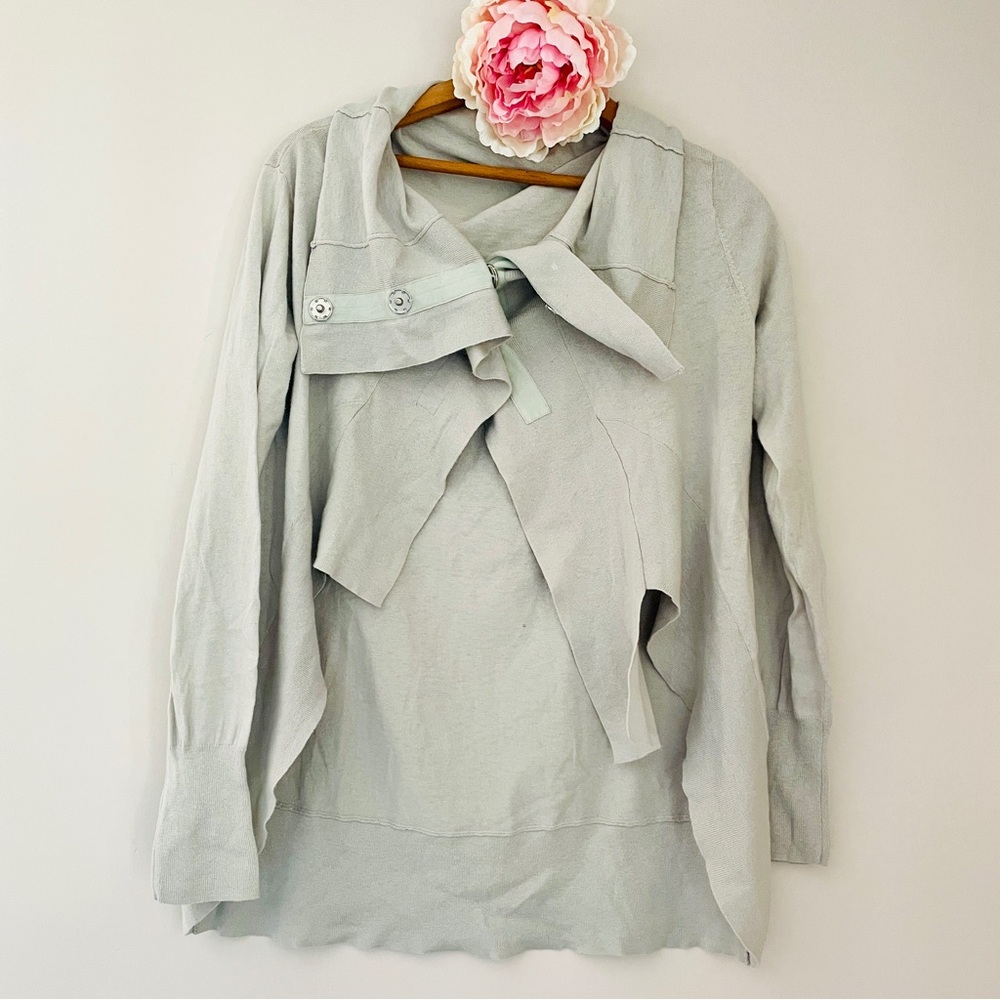 SHAE Light Gray Women's Asymmetrical Cardigan Sweater Large